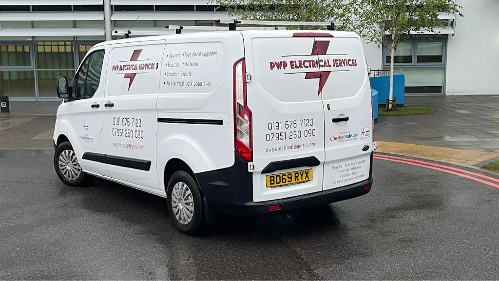 Modern domestic fuse board installation